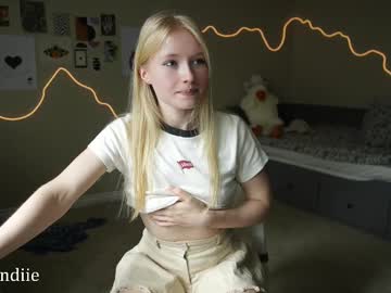 webcam girl bestblondiiecb live cam image #11982135