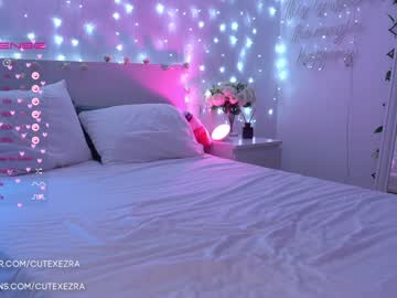 webcam girl ezra live cam image #3679194