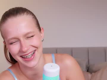 webcam girl ella_twinkle live cam image #12478218