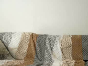 webcam girl peek_in_my_window live cam image #9630539