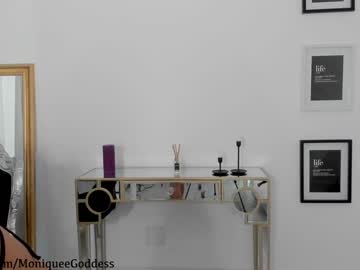 webcam girl moniqueeass live cam image #7608639