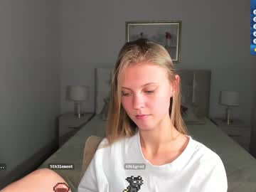 webcam girl phoebepaw live cam image #10730853