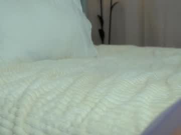 webcam girl peek_in_my_window live cam image #10255993