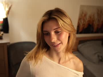 webcam girl refined_style live cam image #10285465