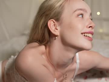 webcam girl mother__of__dragons live cam image #9478090