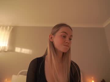 webcam girl bibi_it_is live cam image #12668027