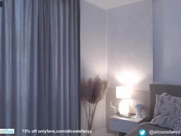 webcam girl smileyouarehere live cam image #7781237