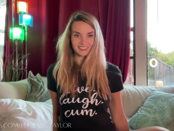 webcam girl phoenix_taylor live cam image #10477179