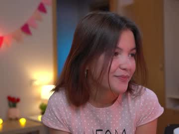 webcam girl tiny_miracle live cam image #10193300