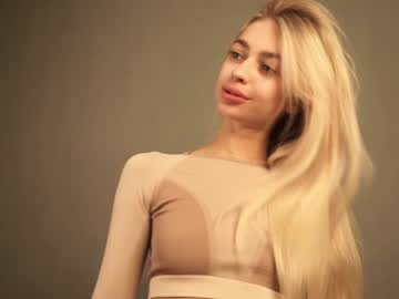 webcam girl cuteelsa_ live cam image #6526463