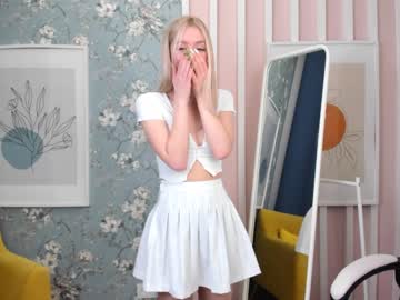 webcam girl cassie_palmer live cam image #5880077