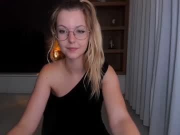 webcam girl cassy_cum live cam image #222987