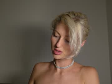 webcam girl yournaughtymiss live cam image #10254383