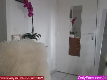 webcam girl petite_caline live cam image #506200