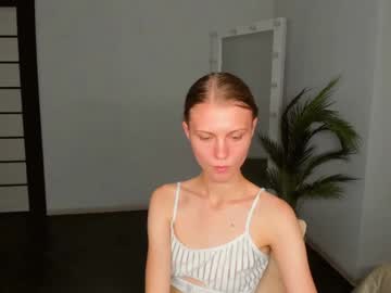 webcam girl phoebepaw live cam image #10110834