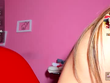 webcam girl cutee_world live cam image #9192581
