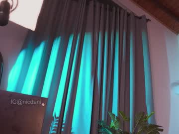 webcam girl nicdani_1 live cam image #12916559
