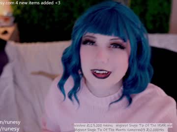 webcam girl runesy live cam image #7117707