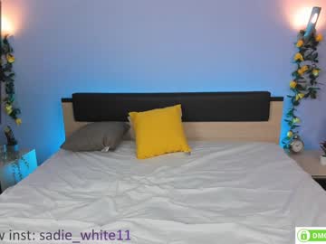 webcam girl foxhilary live cam image #3367280