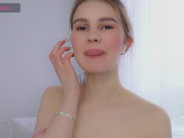 webcam girl fluffy_angel live cam image #9353697