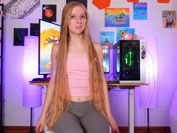 webcam girl emmasky69 live cam image #10957414