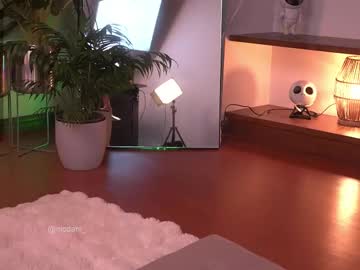 webcam girl nicdani_1 live cam image #11995081