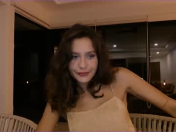 webcam girl bitter_moon live cam image #4475403