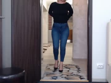 webcam girl carmela_fox live cam image #4975701