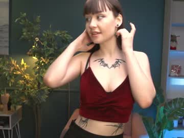 webcam girl ella_knockers_xl live cam image #1980380