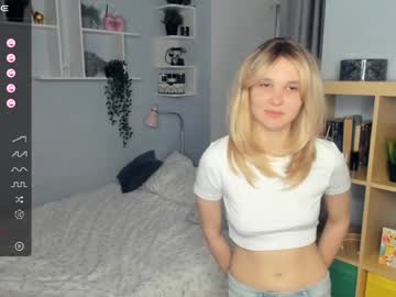 webcam girl summer_lilac live cam image #10380951
