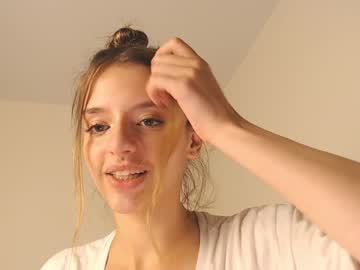 webcam girl lesi_moon live cam image #6713223