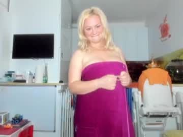 webcam girl kiradivine live cam image #4367604