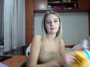 webcam girl melena_shy live cam image #270743