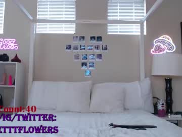 webcam girl violetttflowers live cam image #2863710