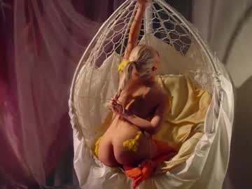 webcam girl artmosphera live cam image #12432509