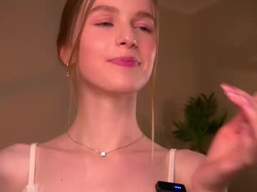 webcam girl brave_journey live cam image #12054908