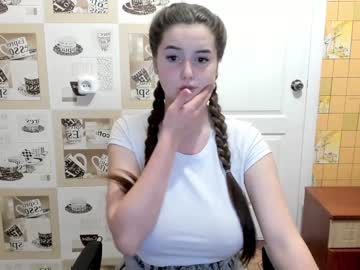 webcam girl emmika_ live cam image #2405235