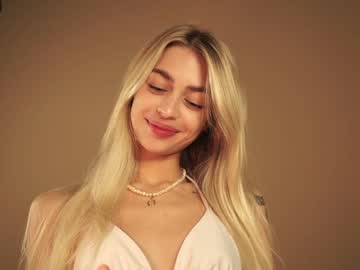 webcam girl cuteelsa_ live cam image #6583958