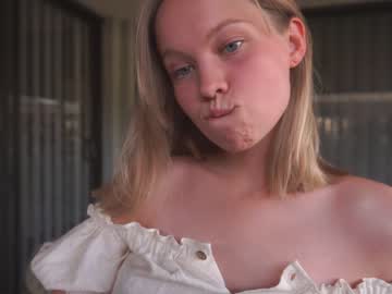 webcam girl bibi_it_is live cam image #4811943