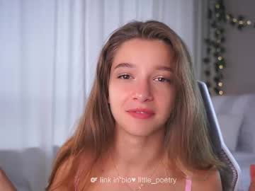webcam girl little_poetry live cam image #12828195