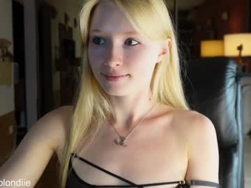 webcam girl bestblondiiecb live cam image #10148306