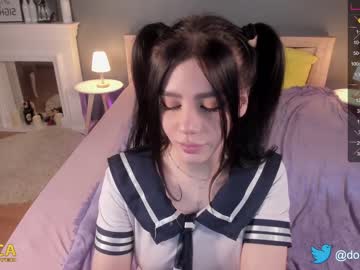 webcam girl dolly_nn live cam image #5393677