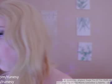 webcam girl runesy live cam image #3357356