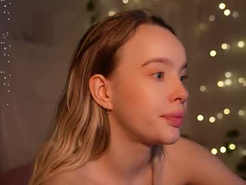 webcam girl mother__of__dragons live cam image #12879590
