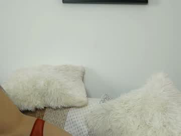 webcam girl peek_in_my_window live cam image #9761020