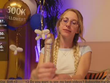 webcam girl girl_i_am live cam image #9532248