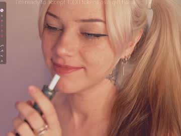 webcam girl mia_milagros live cam image #12790188
