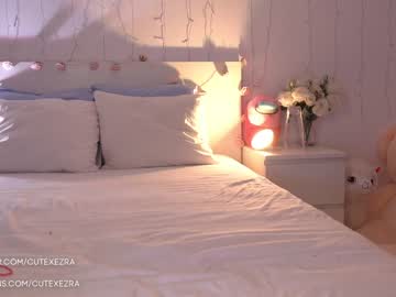 webcam girl ezra live cam image #5055656