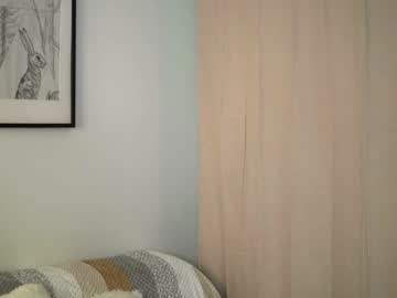 webcam girl peek_in_my_window live cam image #9665574