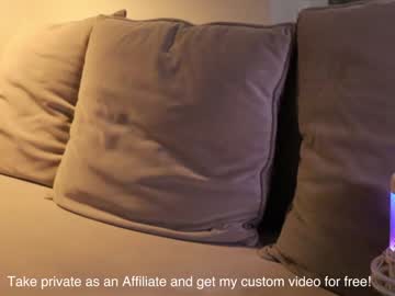 webcam girl ella_twinkle live cam image #9925407